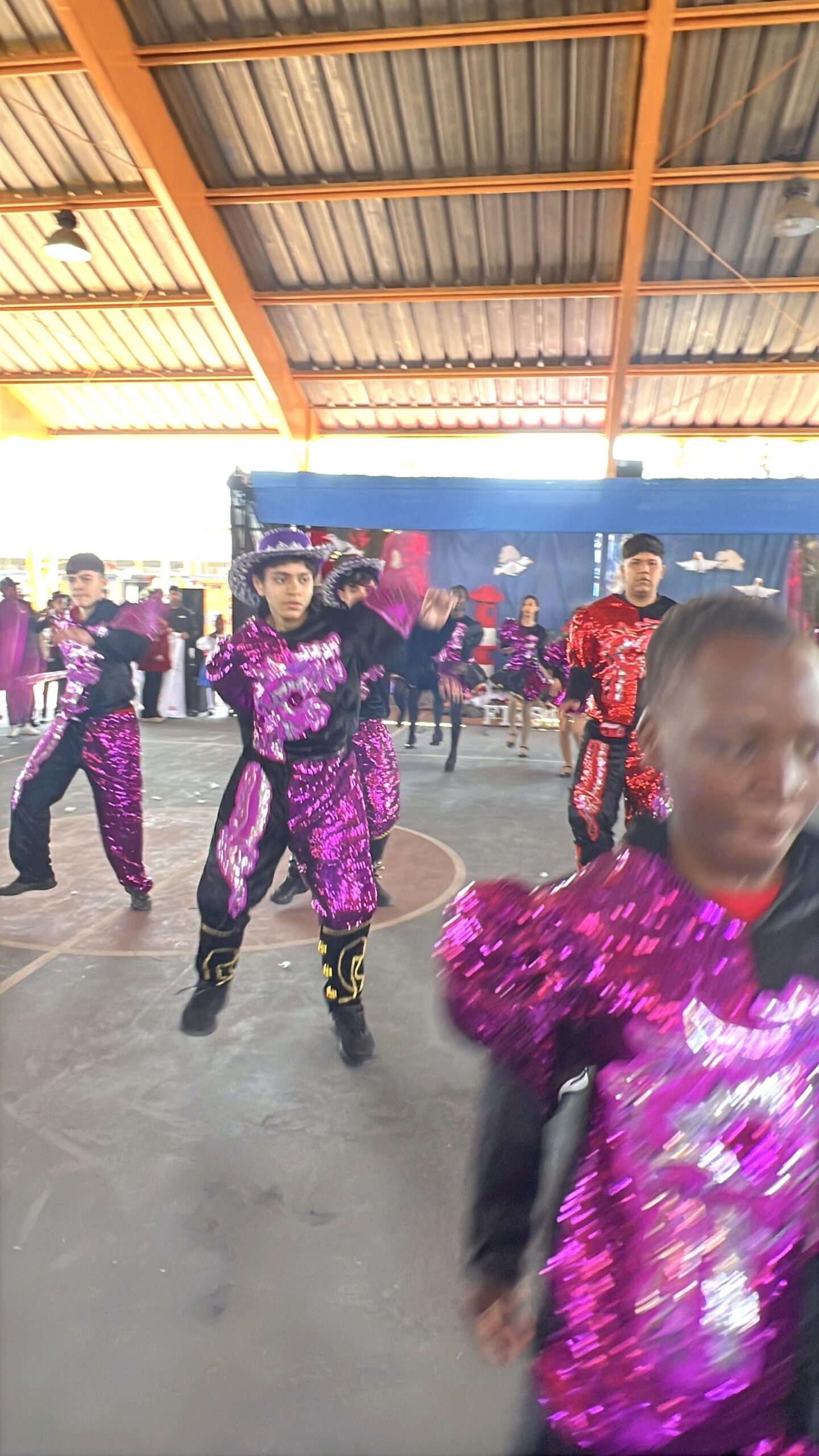 Estudiantes de 8.º básico durante el baile Andu – Caporal (7 de 15)