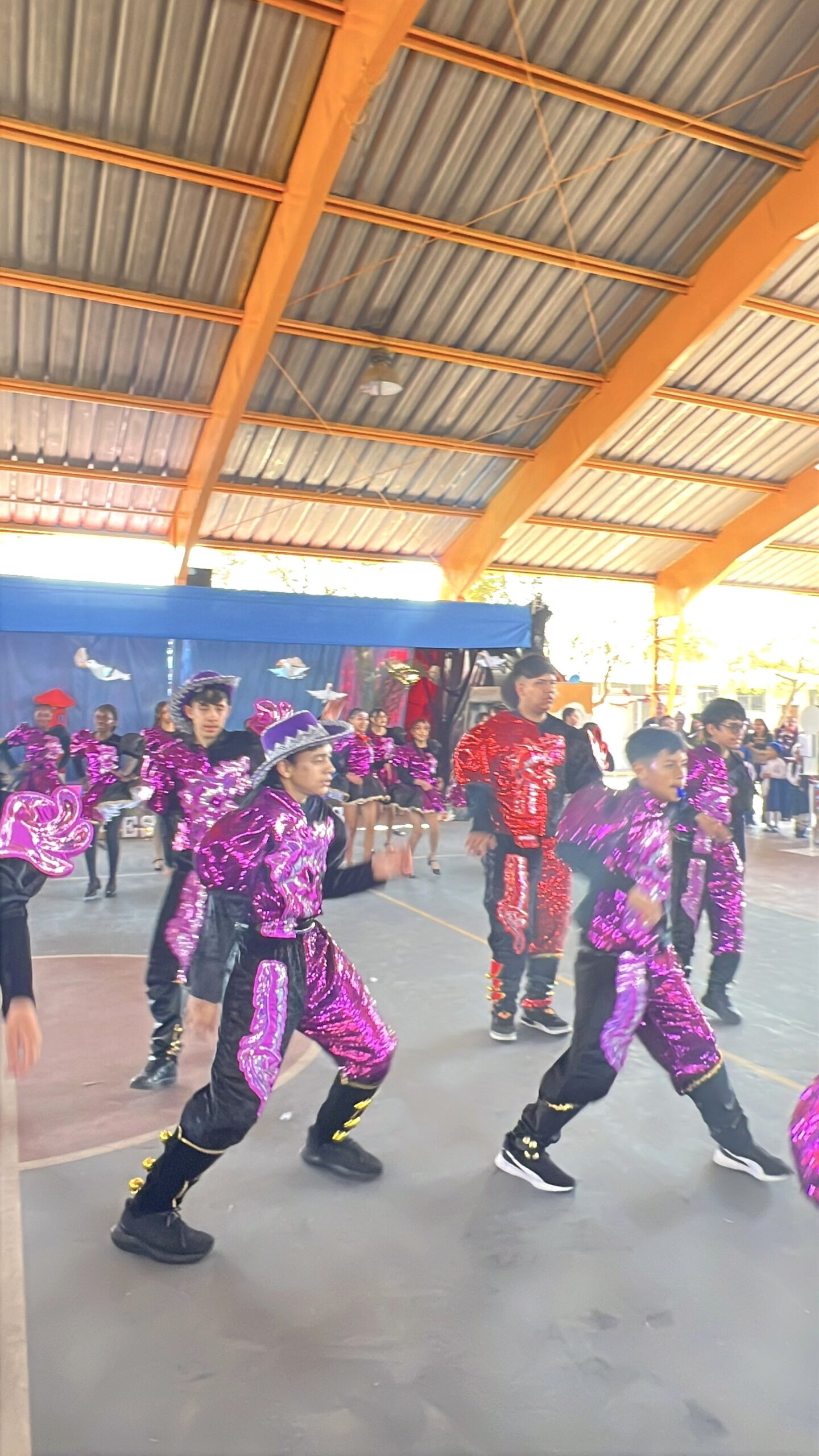 Estudiantes de 8.º básico durante el baile Andu – Caporal (9 de 15)