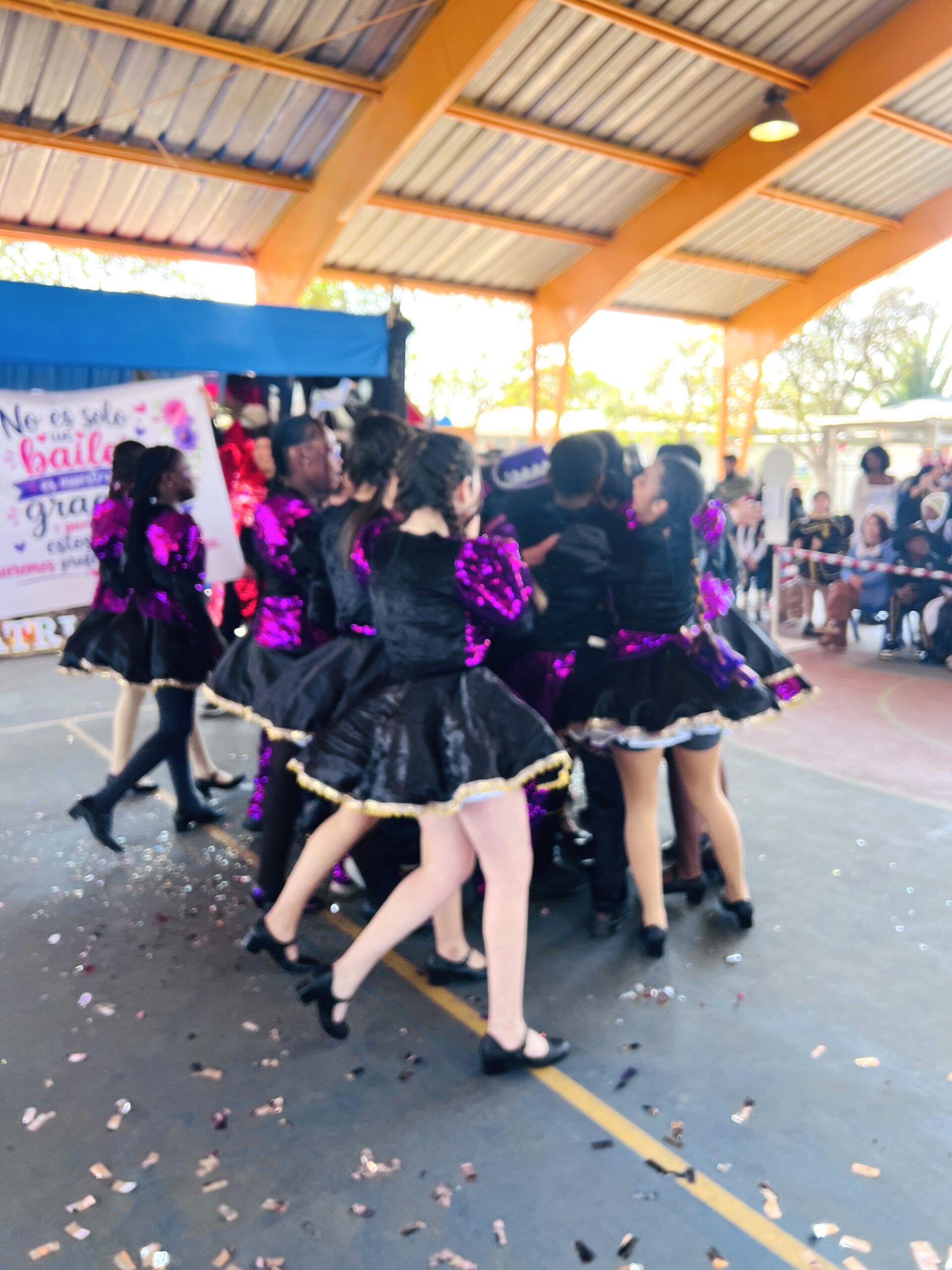 Estudiantes de 8.º básico durante el baile Andu – Caporal (12 de 15)