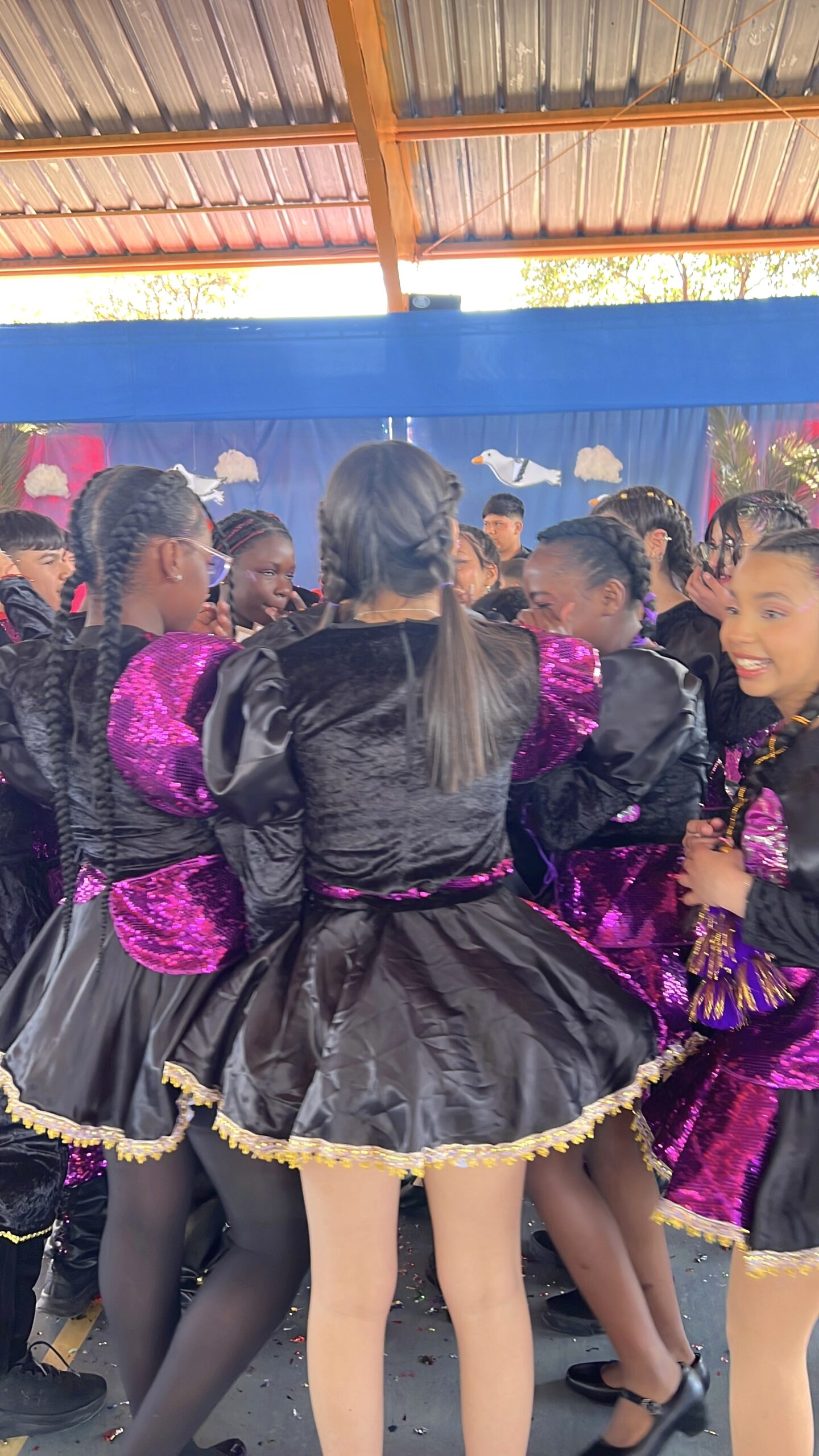 Estudiantes de 8.º básico durante el baile Andu – Caporal (13 de 15)
