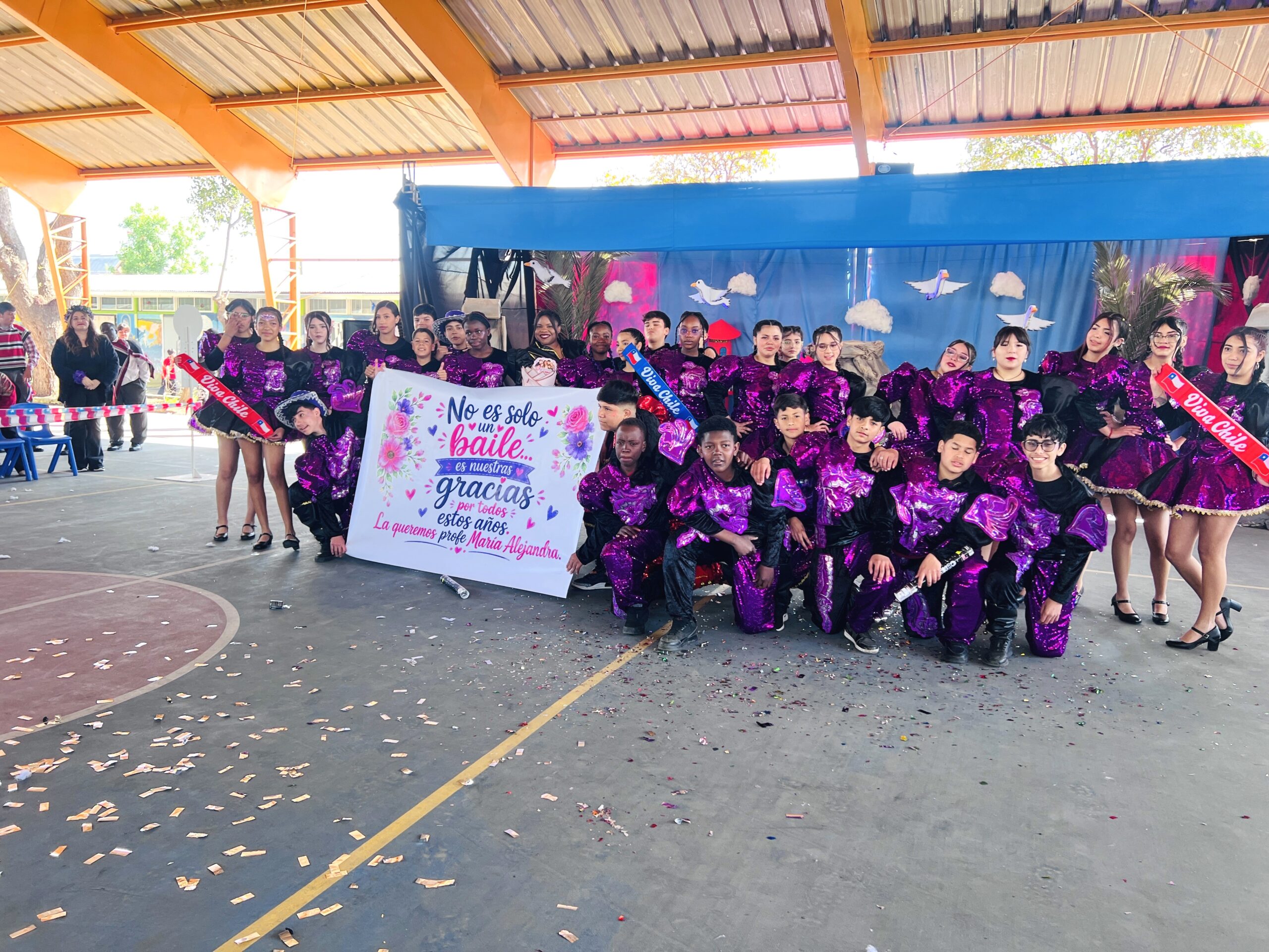 Estudiantes de 8.º básico durante el baile Andu – Caporal (14 de 15)