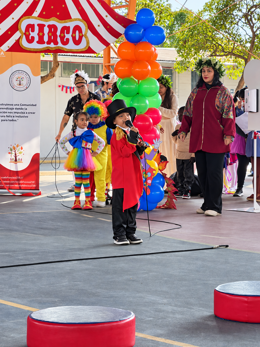 Estudiantes de Kínder durante la presentación Circo