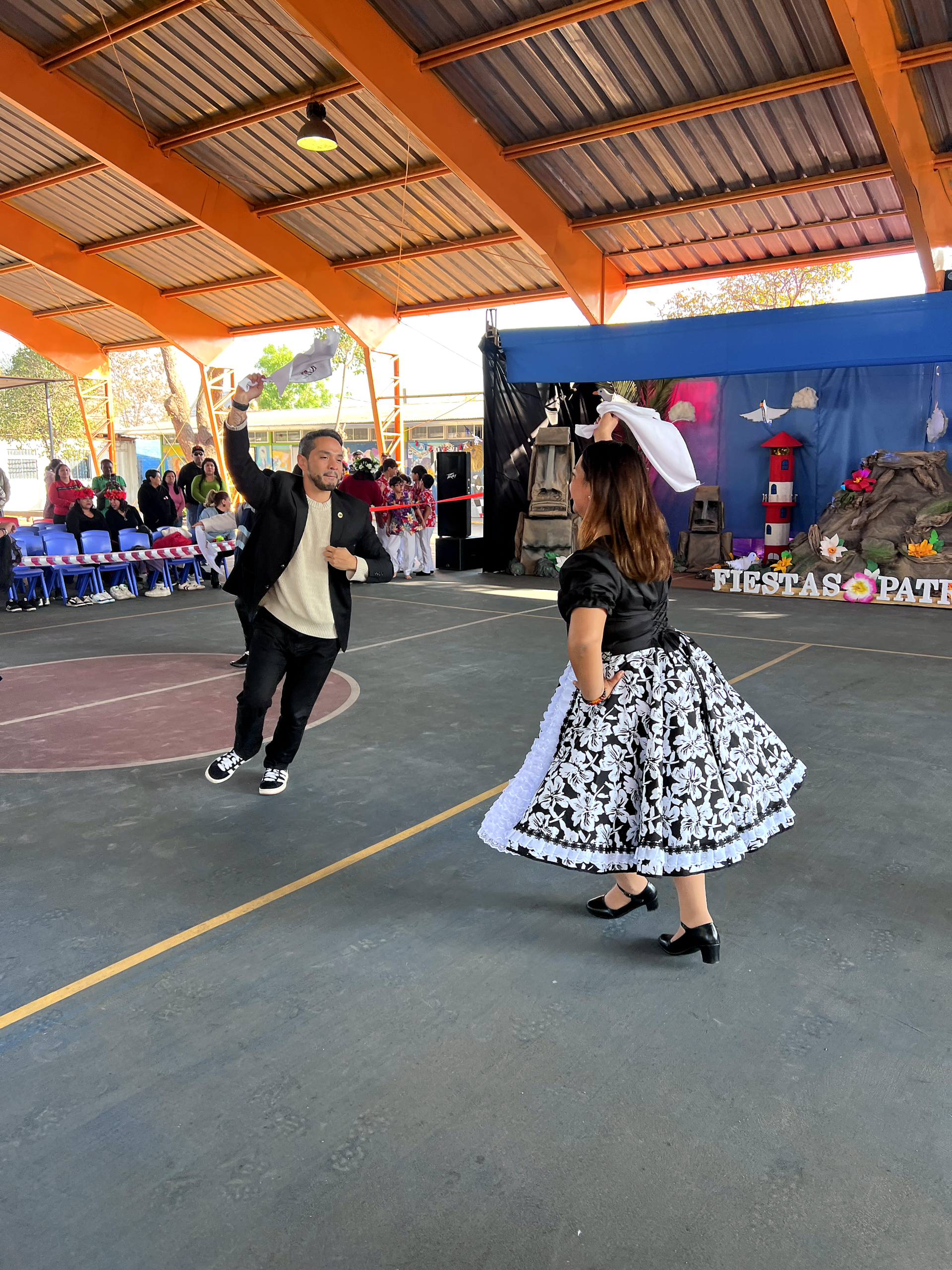 Presentación de cueca de funcionarios - fotografía 3