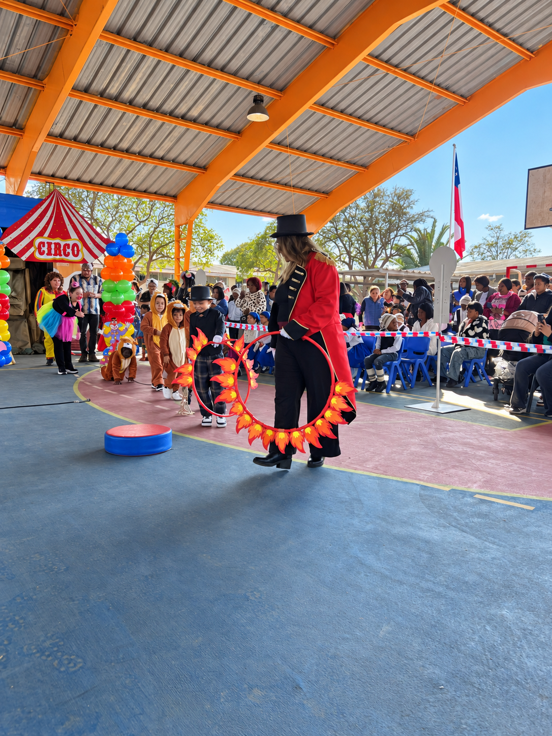 Estudiante de Kínder con vestuario de circo
