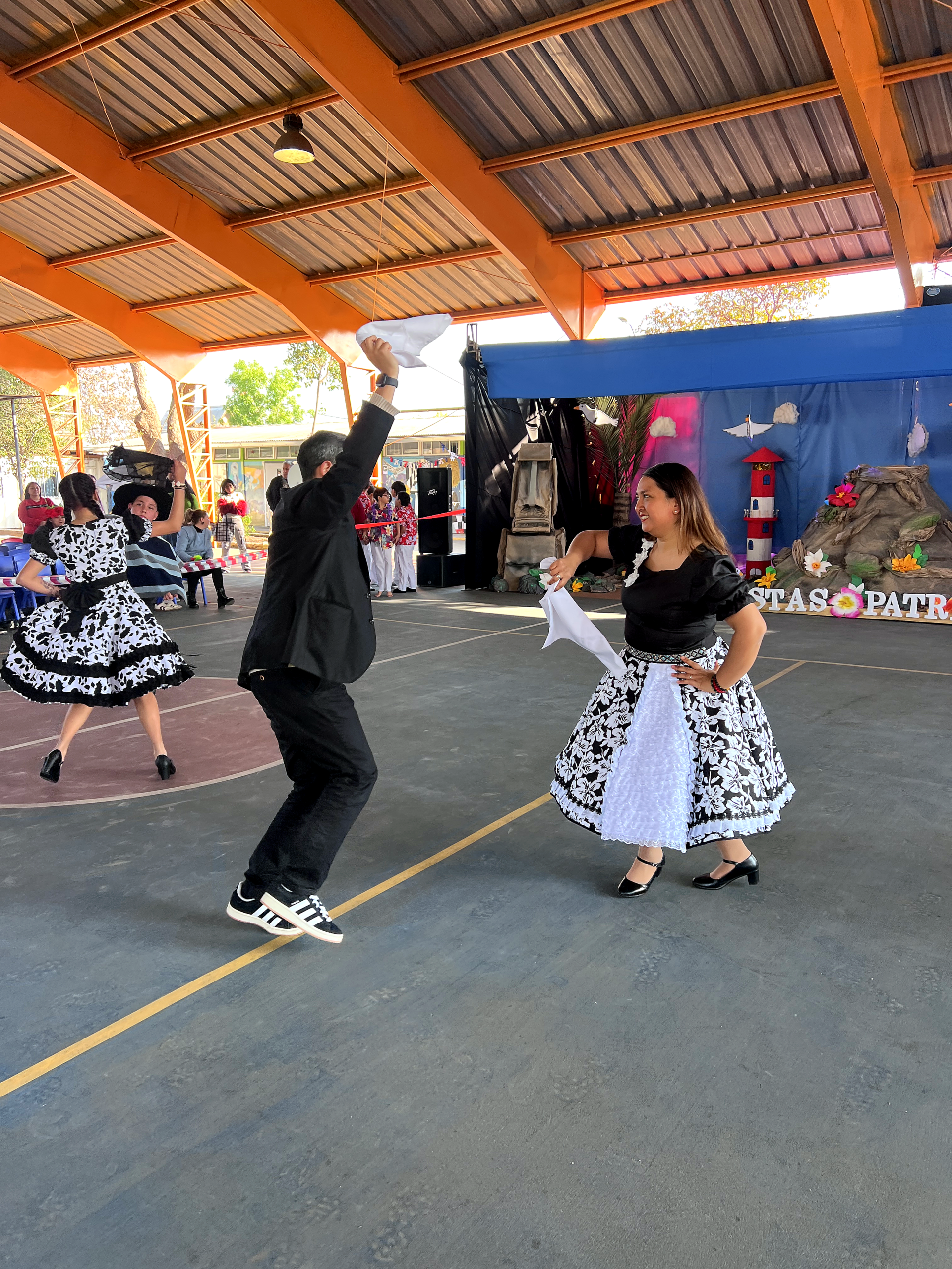 Presentación de cueca de funcionarios - fotografía 4