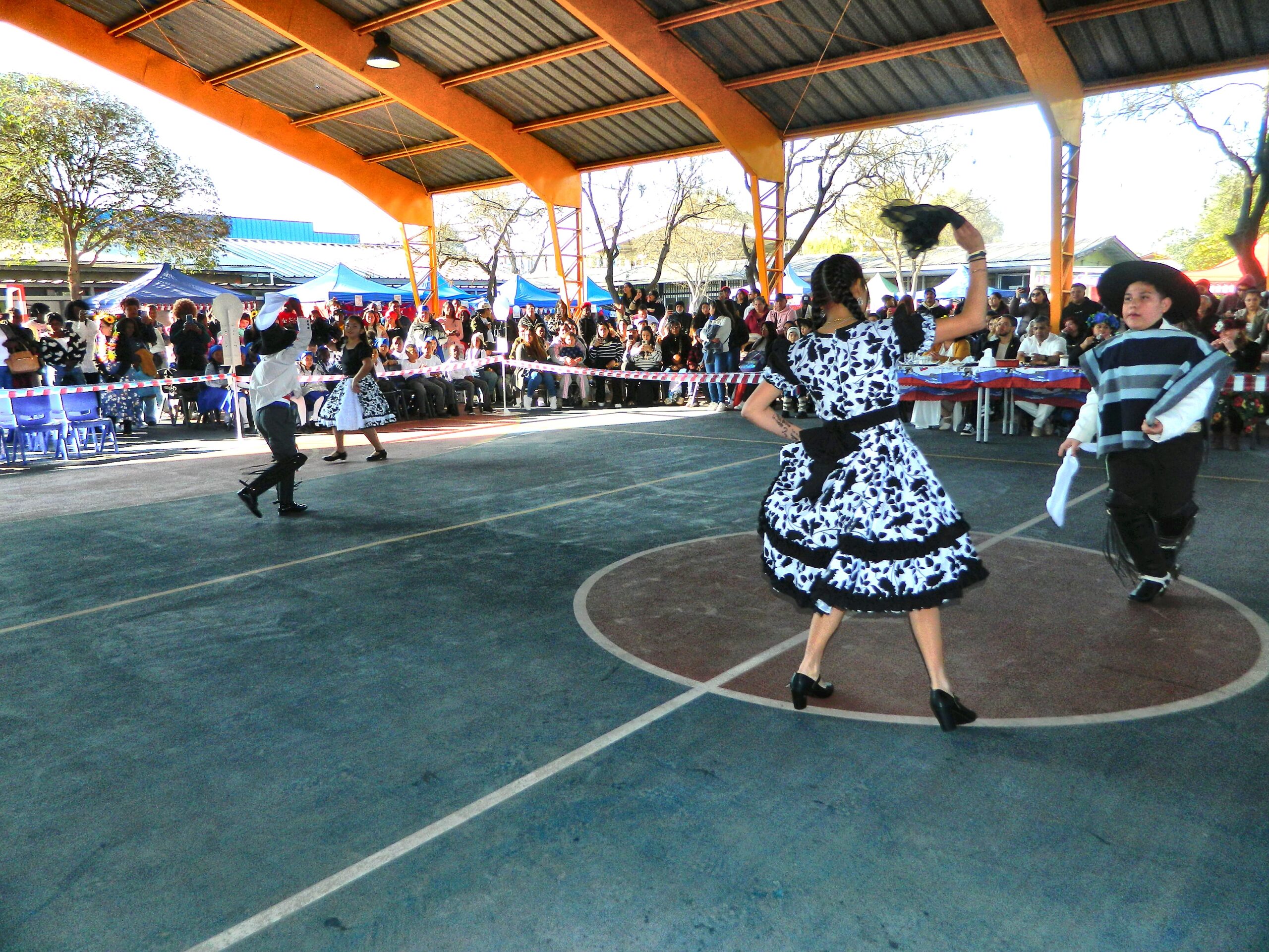 Presentación de cueca de funcionarios - fotografía 8