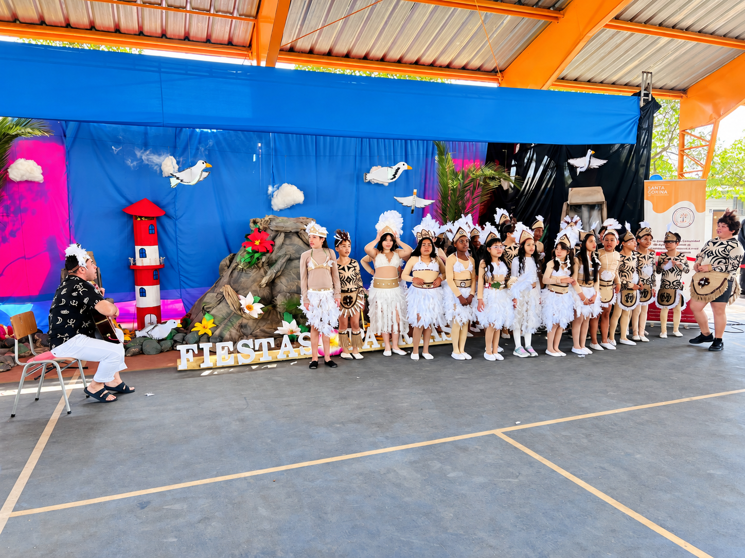 Presentación especial del profesor César Covarrubias durante el Acto de Fiestas Patrias (8 de 8)